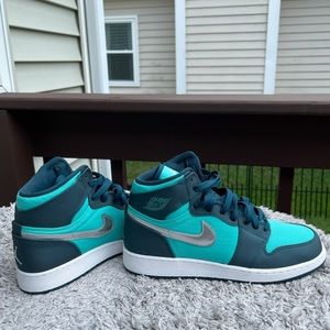 JORDAN 1’S NAVY BLUE/TURQUOISE BLUE